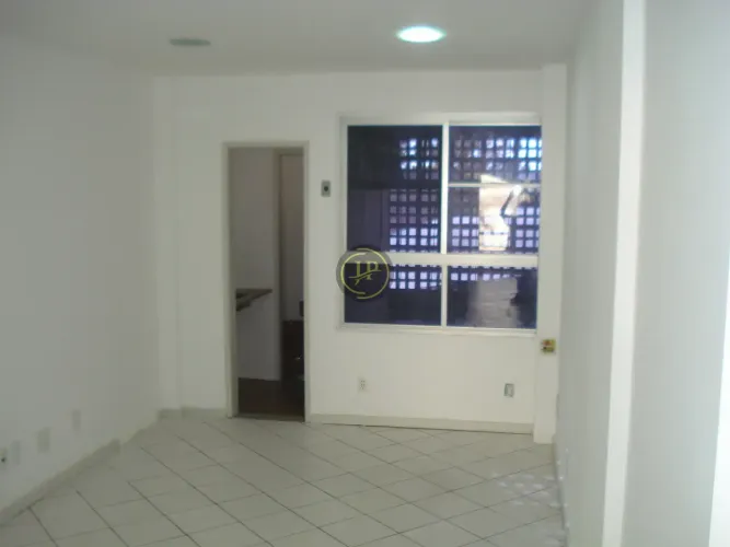 SALA COMERCIAL COM 40m², COM ELEVADOR NA RETA DA PENHA!