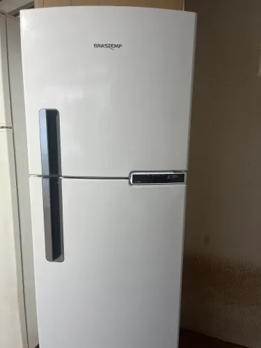 Geladeira Brastemp 375 litros semi nova