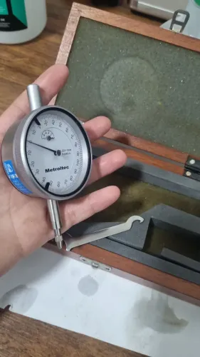 Relógio comparador (Resolução/Precisão: 0,001 mm)