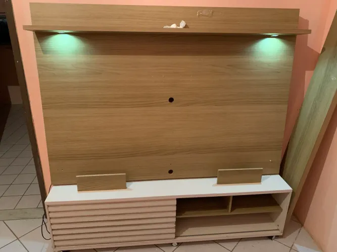Painel para TV com Rack - Em Bom Estado