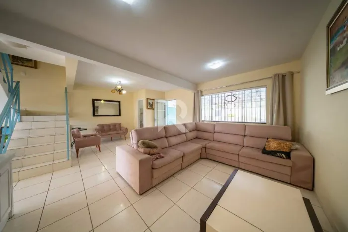 Casa de Rua Mobiliada com 3 Quartos e 2 Vagas para Locação, 126 m² - Santa Felicidade - Cu