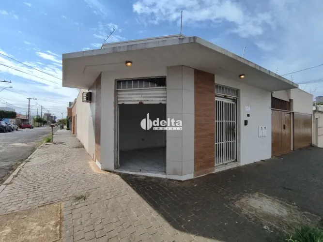 Loja disponível para locação no bairro Brasil em Uberlândia-MG.