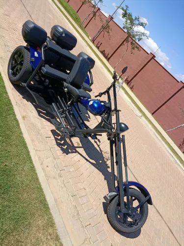 Triciclo a venda 