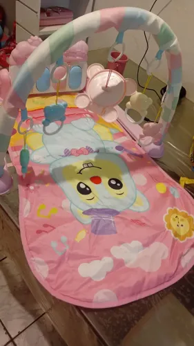 Tapete interativo, ideal para estimular o desenvolvimento seu bebê. Usados poucas vezes  