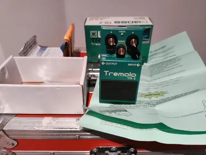 PEDAL BOSS TR2 JRMOD VINTAGE TUBE TREMOLO NOVO