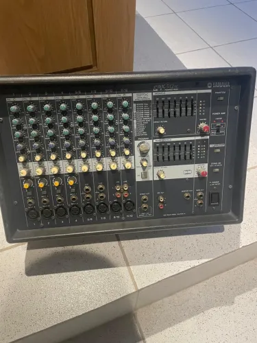 Par de Mesas de Som Amplificadas Yamaha EMX 512sc