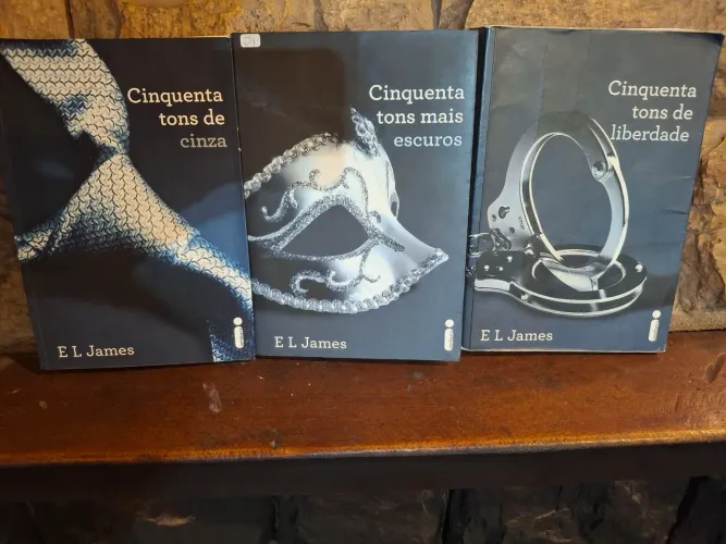 Sequência de 3 livros - cinquenta tons de cinza