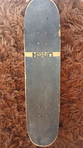 Skate profissional Urgh usado sem rodas