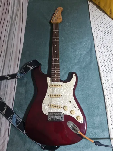 Guitarra Stratocaster Japonesa c/logo Fender