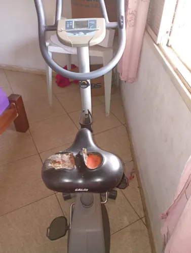 Bicicleta eletrica marca caloi em perfeito estado precisando apenas de reparos no banco