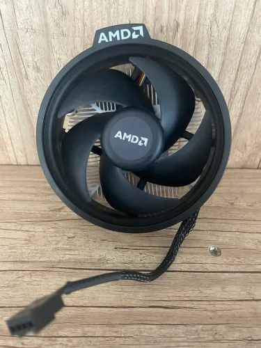 Cooler Box AMD Original Wraith Stealth (Socket AM4 / AM5) - Apenas 2 Meses de Uso!