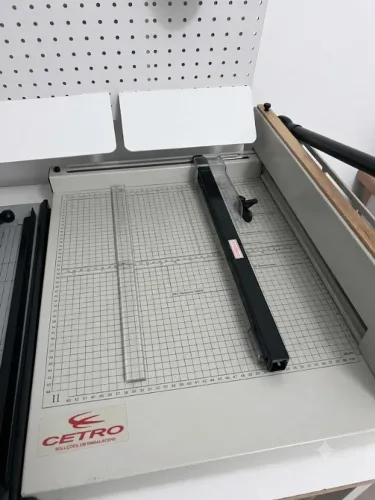 Guilhotina de Papel Semi-Industrial da marca Cetro