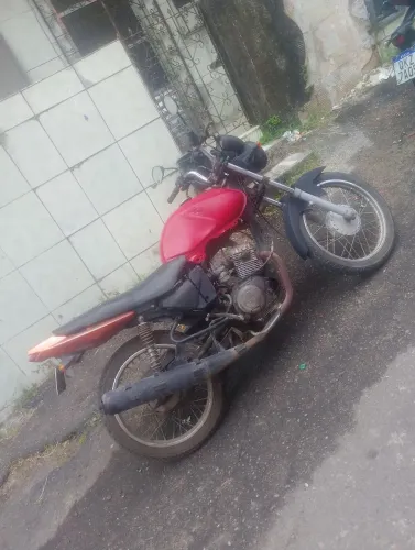 Ybr 125 2011. Moto faltando algumas carenagens