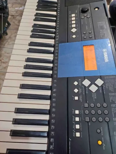 Teclado Yamaha PSR E333 