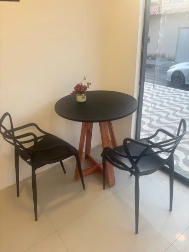 Mesa com 2 cadeiras