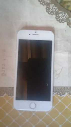 Celular: iPhone 8