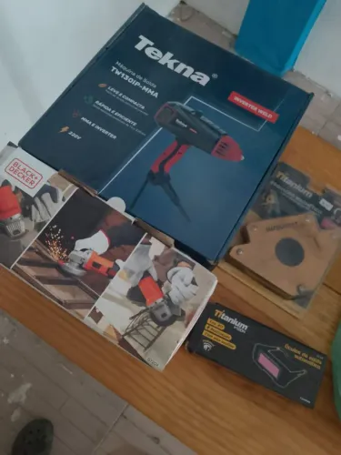 Kit soldador(máquina de soldar, Esmerilhadeira e esquadro)