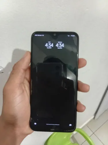 Um celular em ótima condições 