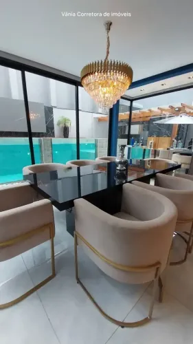 Casa com elevador e mobiliada em condomínio residencial NewVille Santana de Parnaíba-SP.