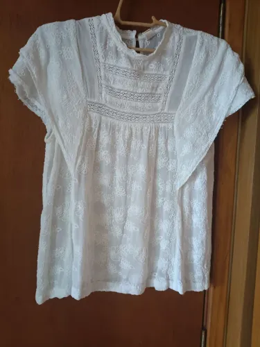 Blusa bata Renner P em renda branca com detalhes