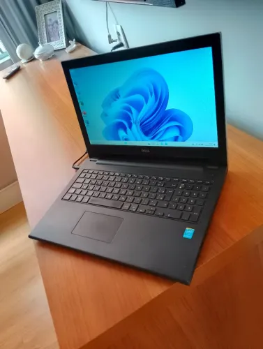 Notebook Dell Inspiron, Core I3, 8GBRAM, SSD 240GB, Win11