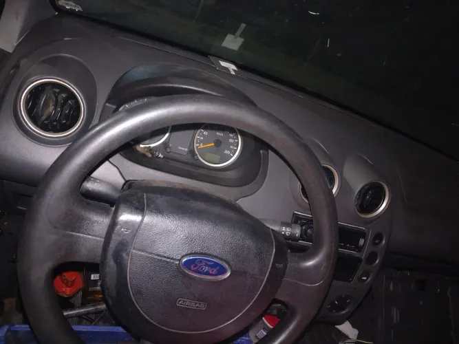 Ford Fiesta Sed. 1.6 8V Flex 4P 2005