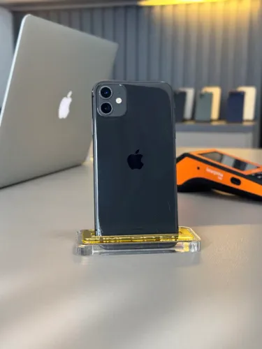 iPhone 11 pequeno trincado na traseira 64 gigas
