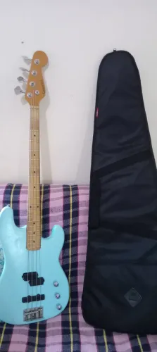 Baixo Giannini Thunderbass 