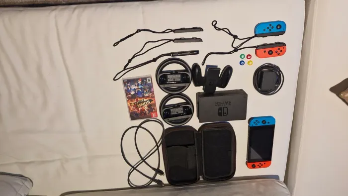 Nintendo Switch + Joy con extra + Volante de Joy con + Case para carregar