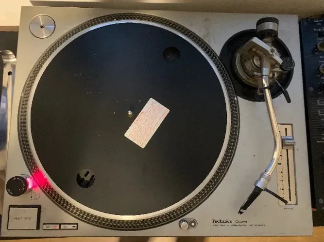 Toca Discos Technics SL1200MK2