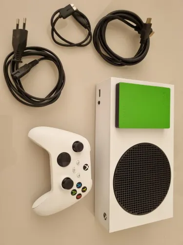 Xbox Series S + Controle + Cabos Completo