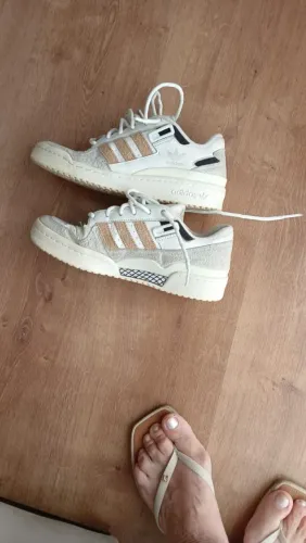 Tênis Adidas semi novo