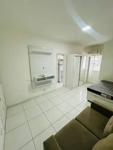 Living grande com área de serviços e cozinha independentes elevador MOBILIADO
