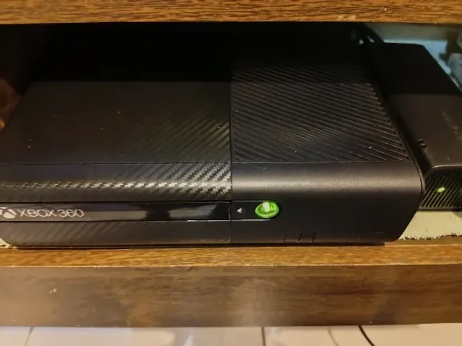 Xbox 360 super slim 