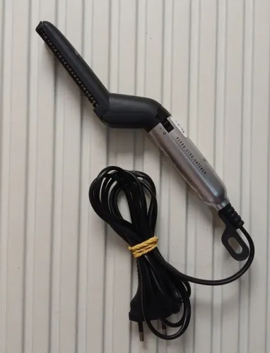 ESCOVA ALISADORA DE BARBA E CABELO BIVOLT