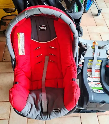 Cadeirão Chicco bebê carro Vendo 