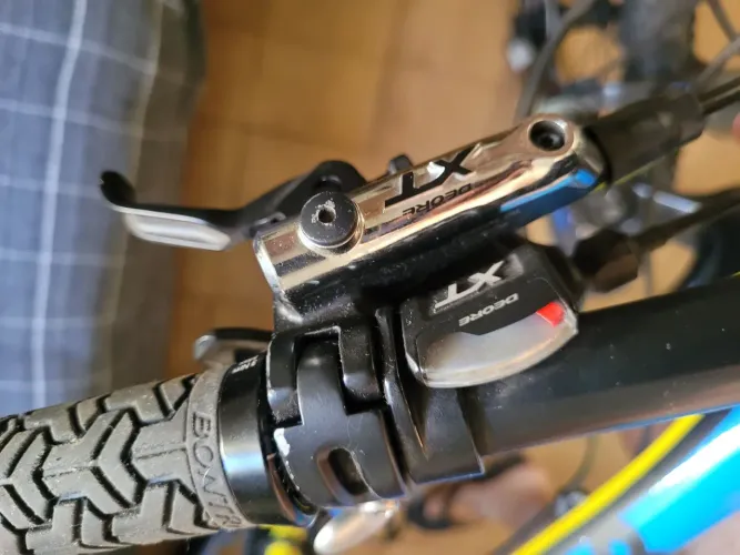 Trek 9.8 carbono aro 26 toda no xt de coleção novinha. Tel *