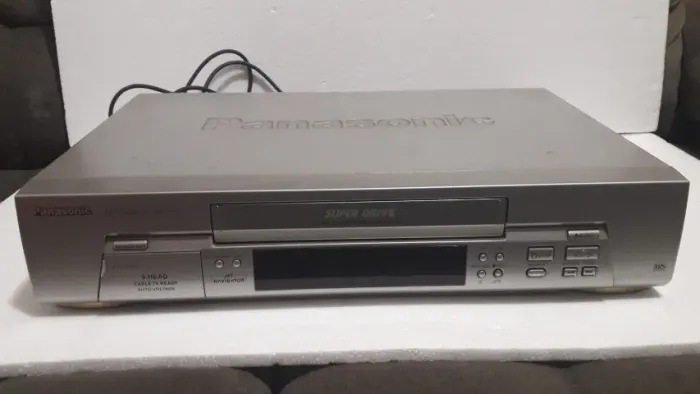 Vendo vídeo cassete Panasonic Super Drive, modelo NV-SJ405 para peças ou conserto