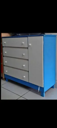 Cômodas em mdf, com porta lateral, e a entrega grátis na ZN. 
