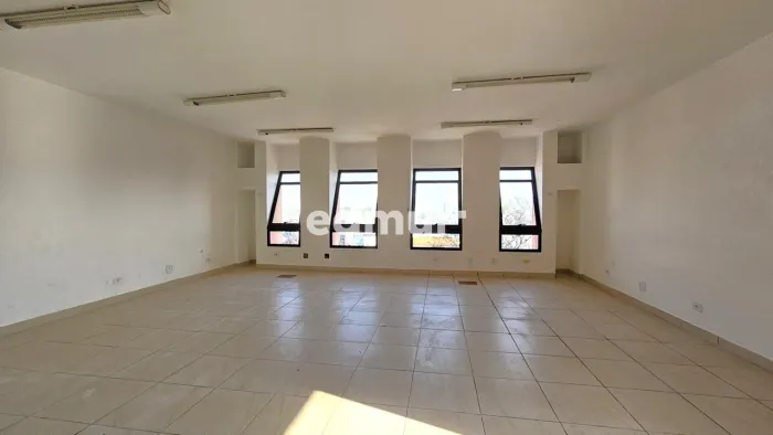 SALA para VENDA E ALUGUEL com 65m² no bairro Vila Alto de Santo André com 0 quartos e 1 va