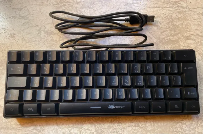 Teclado gamer Knup - KP - TE 106 - praticamente novo