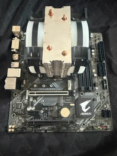 Kit placa mãe aorus +processador i5 9400f +cooler