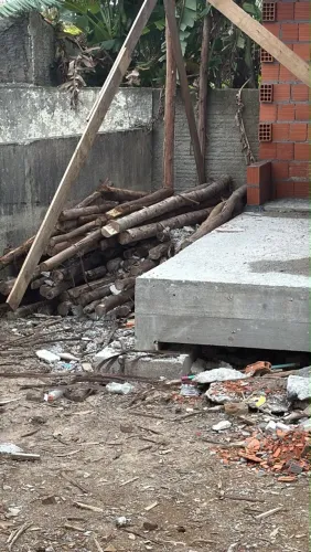 Escoras de madeira para doação urgente. Estão em bom estado!! No Campeche .