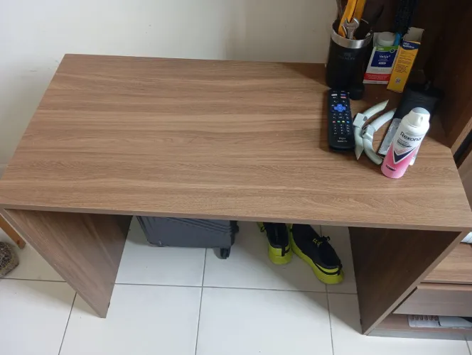 Vendo escrivaninha para estudos nova