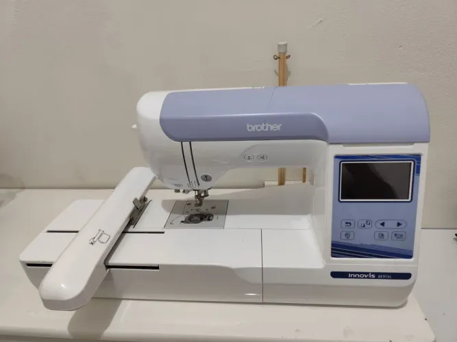 Máquina de bordado eletronico Brother, bastidor 13X18, pouco usada.