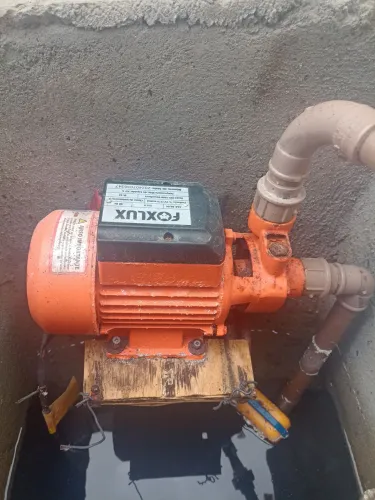KIT COM BOMBA PERIFÉRICA DE 1/2 FOXLUX, BOIA ELÉTRICA E VÁLVULA PÉ DE POÇO. 