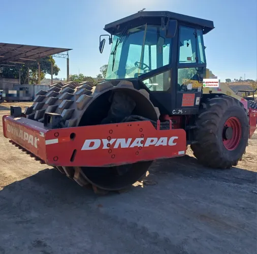 Rolo compactador Dynapac CA250 cabinada 