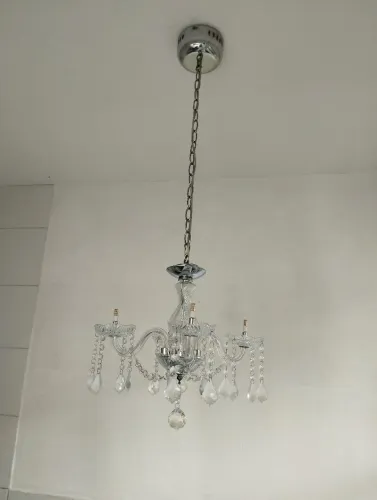 Lustre de cristal com. 4 braços