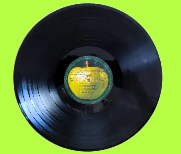 LP Vinil " THE BEATLES " - Yellow Submarine - Otimo estado