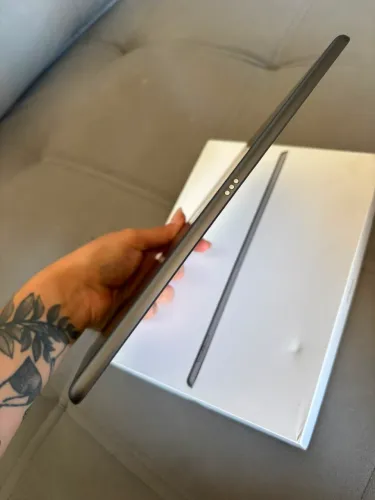 iPad 9 geração, 64g Tem mais de 91% de bateria, zerado!!!